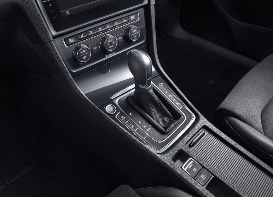 Детали интерьера Volkswagen Golf 280 TSI 5-Door (Typ 5G) 2017 года  (CN) (фото 20 из 23)